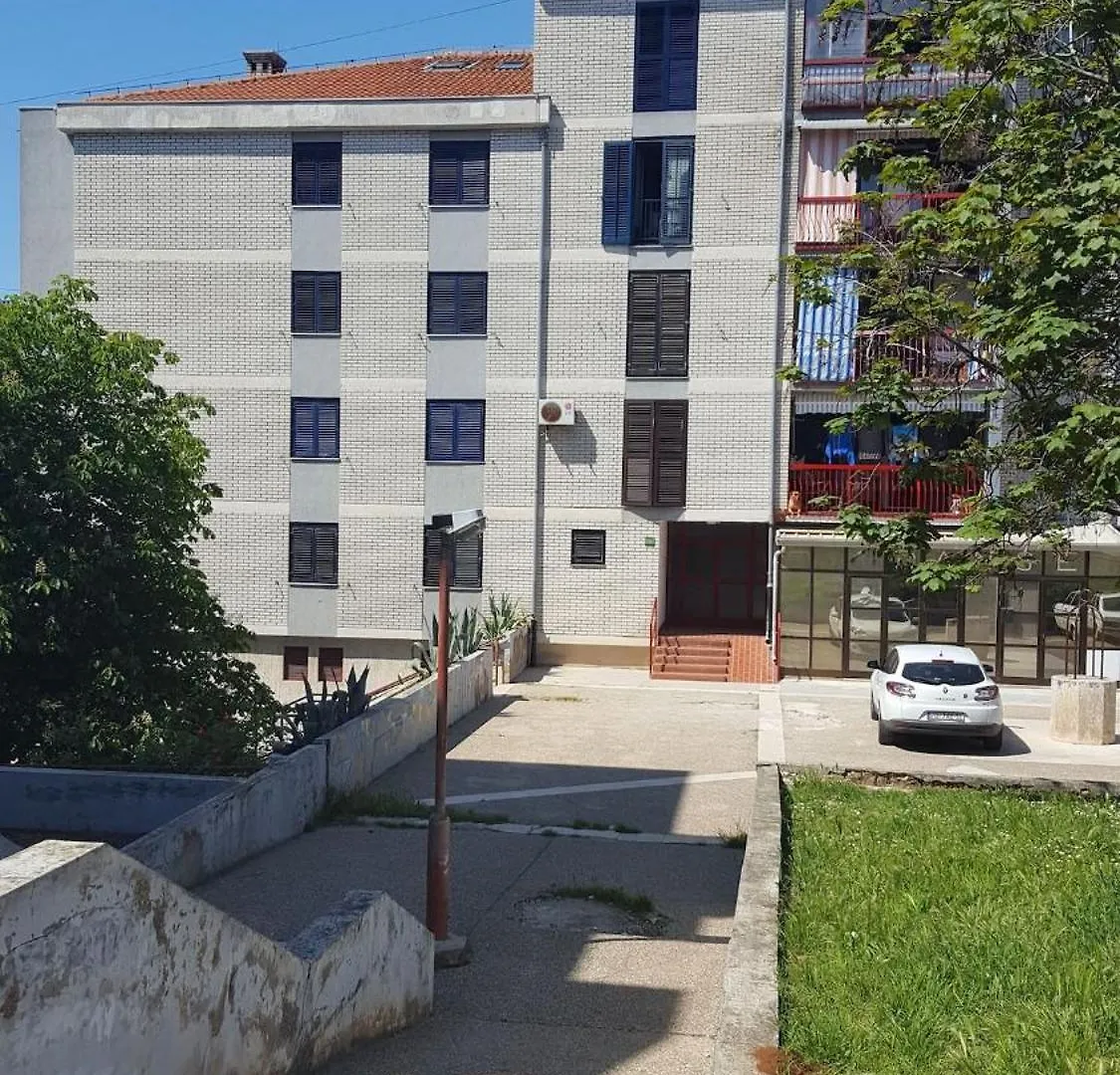 Apartment Valcane Pola 0*,